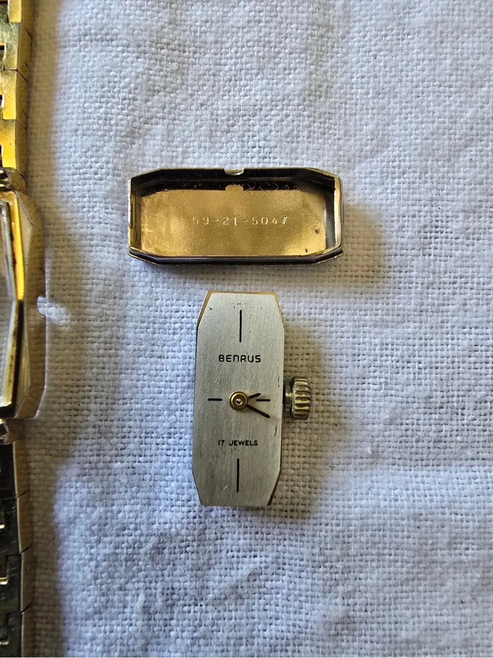 Vintage Ladies Benrus 17-Jewel Manual Wind Watch